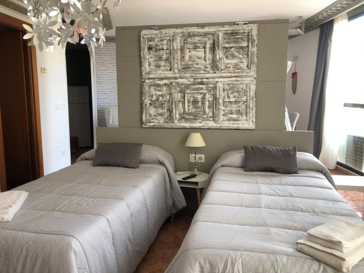 Apartamentos Los Angeles Alcaniz Exterior photo