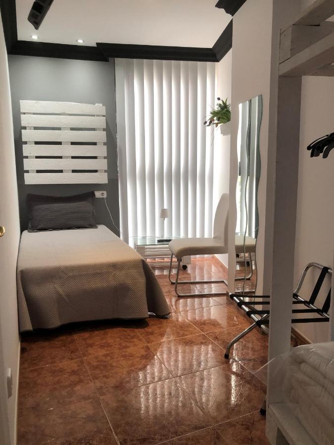 Apartamentos Los Angeles Alcaniz Exterior photo