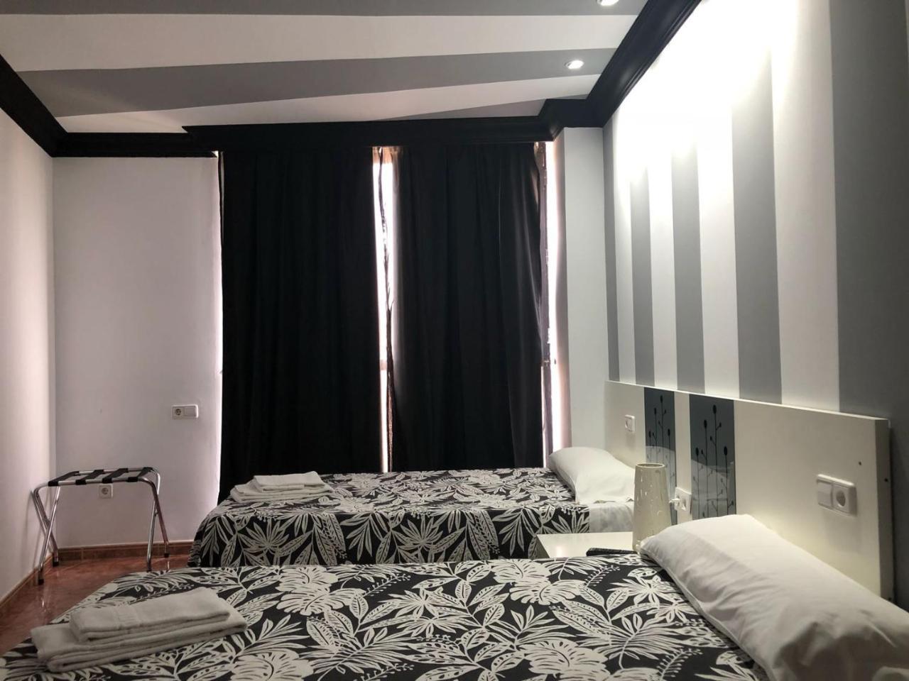 Apartamentos Los Angeles Alcaniz Exterior photo